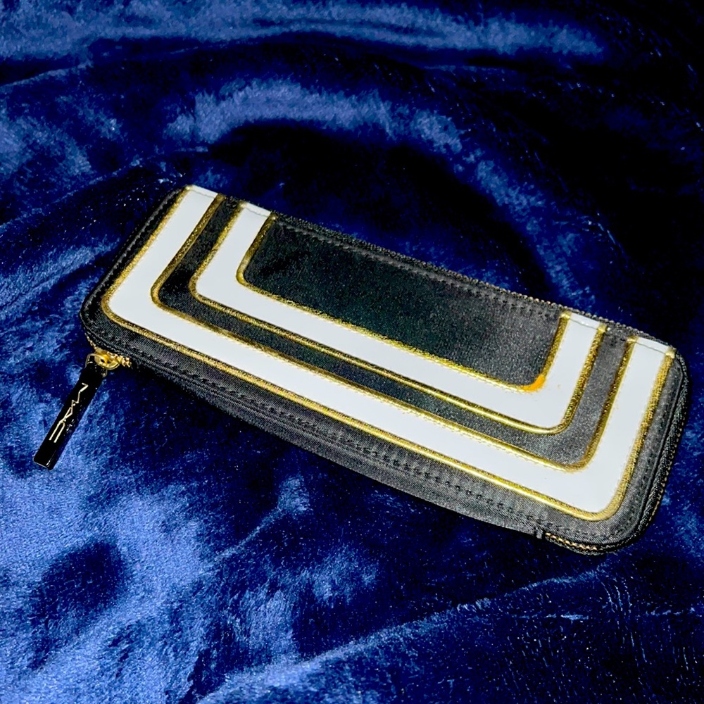 M A C Cosmetic || M A C Brush Bag